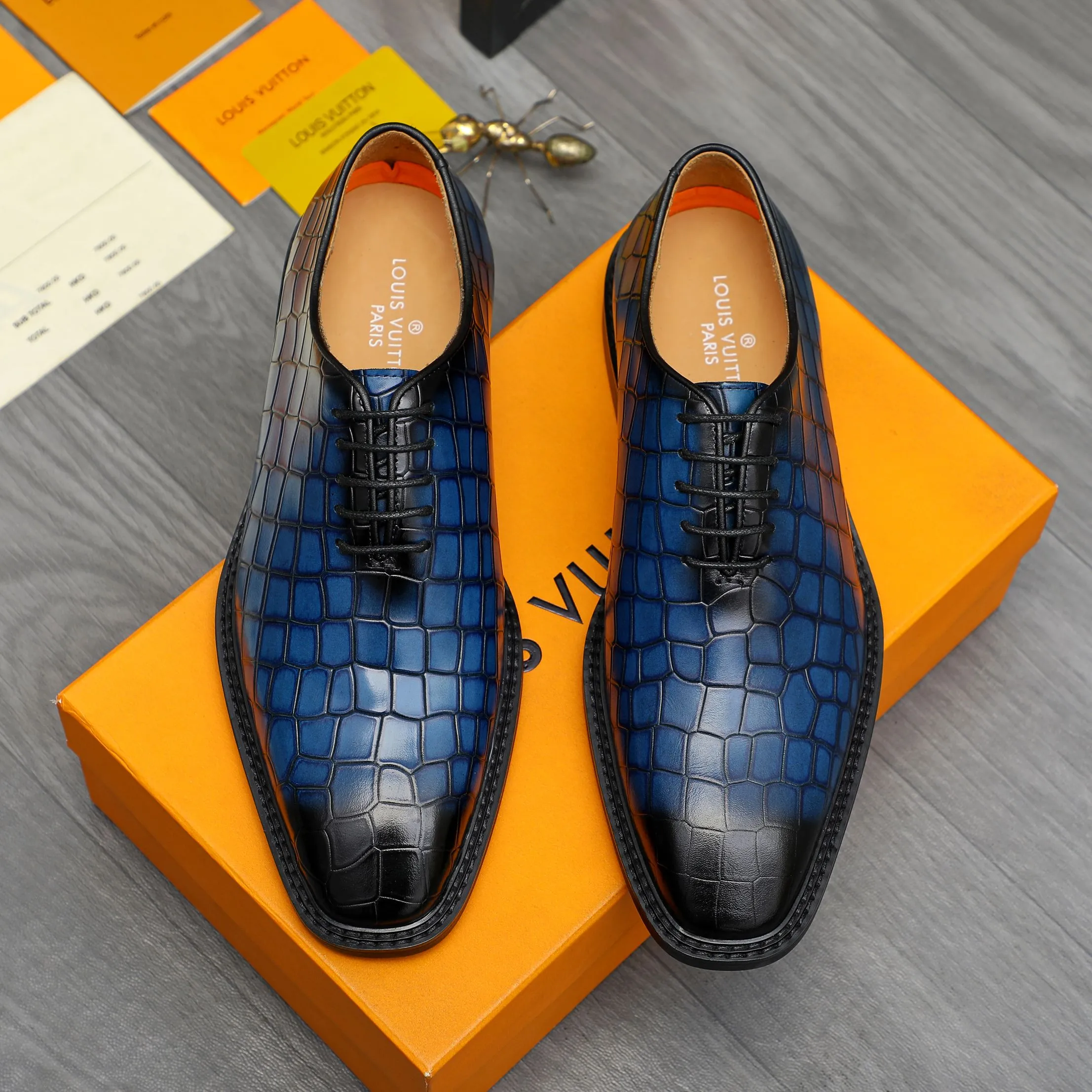 Men's shoes 💰p480 Product trademark: LV (Louis Vuitton) business lace-up leather shoes Regular size: 38-45 (45 is custom-made and non-returnable) Product materials: Selected high-quality color-grabbed stone grain cowhide upper, cowhide lining, rubber outsole